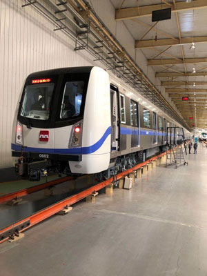 2020年5月3日,由中车大连公司制造的首两列西安地铁6号线列车星空蓝